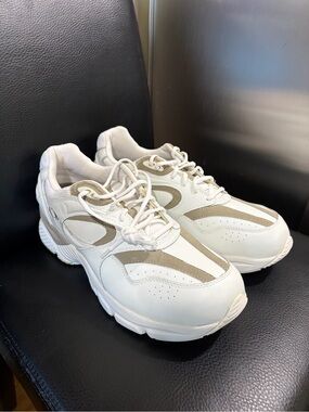 NEW Apex Cream and Beige Casual Sneakers